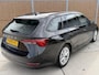 Skoda Octavia Combi 1.0 e-TSI Sport Business Automaat | LED verlichting | Stoelverwarming | Navigatiesysteem | Apple CarPlay/Android Auto Smartlink | Sfeerverlichting | 17 inch lichtmetalen velgen | Parkeersensoren voor en achter