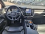 Volvo XC60 2.0 B4 R-Design | VERWACHT | ACHTERUITRIJCAMERA | ELEKTRISCHE TREKHAAK | ELEKTRISCHE STOELEN MET GEHEUGEN | NAVIGATIE | STUUR- & STOELVERWARMING | LEER | APPLE CARPLAY / ANDROID AUTO |