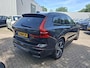 Volvo XC60 2.0 B4 R-Design | VERWACHT | ACHTERUITRIJCAMERA | ELEKTRISCHE TREKHAAK | ELEKTRISCHE STOELEN MET GEHEUGEN | NAVIGATIE | STUUR- & STOELVERWARMING | LEER | APPLE CARPLAY / ANDROID AUTO |