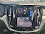 Volvo XC60 2.0 B4 R-Design | VERWACHT | ACHTERUITRIJCAMERA | ELEKTRISCHE TREKHAAK | ELEKTRISCHE STOELEN MET GEHEUGEN | NAVIGATIE | STUUR- & STOELVERWARMING | LEER | APPLE CARPLAY / ANDROID AUTO |
