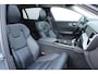 Volvo V60 2.0 T6 Recharge AWD R-Design | Panoramadak | Adaptieve Cruise Control | Lederen stoelen | Apple Carplay | Android Auto | Elektrisch bedienbare achterklep | Stoelverwarming | Stuurwielverwarming