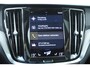 Volvo V60 2.0 T6 Recharge AWD R-Design | Panoramadak | Adaptieve Cruise Control | Lederen stoelen | Apple Carplay | Android Auto | Elektrisch bedienbare achterklep | Stoelverwarming | Stuurwielverwarming