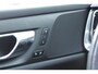 Volvo V60 2.0 T6 Recharge AWD R-Design | Panoramadak | Adaptieve Cruise Control | Lederen stoelen | Apple Carplay | Android Auto | Elektrisch bedienbare achterklep | Stoelverwarming | Stuurwielverwarming