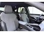 Peugeot E-3008 Allure Long Range 230 97 kWh DEMO | 680 KM WLTP | Camera Voor/Achter/Zijkanten | Stoel Verwarming | Panoramic Navigation Pack