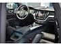Volvo XC60 2.0 T8 Twin Engine AWD R-Design / Pano / Luchtvering / 22 Inch / B&W / Leder