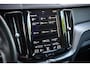 Volvo XC60 2.0 T8 Twin Engine AWD R-Design / Pano / Luchtvering / 22 Inch / B&W / Leder