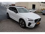 Volvo XC60 2.0 T8 Plug-in hybrid AWD Plus Dark Soh 100% FABRIEKSGARANTIE Panoramadak/Orrefors kristal pook/Zwarte hemel/Stoelverwarming voor & achter/Stuurverwarming/Harman kardon audio/360 camera/Elektrische stoelen met geheugen/Adaptieve cruis control/Lane assist/