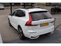 Volvo XC60 2.0 T8 Plug-in hybrid AWD Plus Dark Soh 100% FABRIEKSGARANTIE Panoramadak/Orrefors kristal pook/Zwarte hemel/Stoelverwarming voor & achter/Stuurverwarming/Harman kardon audio/360 camera/Elektrische stoelen met geheugen/Adaptieve cruis control/Lane assist/