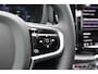 Volvo XC60 2.0 T8 Plug-in hybrid AWD Plus Dark Soh 100% FABRIEKSGARANTIE Panoramadak/Orrefors kristal pook/Zwarte hemel/Stoelverwarming voor & achter/Stuurverwarming/Harman kardon audio/360 camera/Elektrische stoelen met geheugen/Adaptieve cruis control/Lane assist/