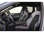 Volvo XC60 T6 Recharge AWD Plus Black Edition - IntelliSafe Assist & Surround - Harman/Kardon audio - Parkeercamera achter - Verwarmde voorstoelen, stuur & achterbank - Parkeersensoren voor & achter - Elektr. bedienb. voorstoelen met geheugen - Draadloze tel. lader - Extra getint glas - 21' LMV