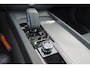 Volvo V60 B4 Plus Bright - Panorama/schuifdak - IntelliSafe Assist - 360º Camera - Harman/Kardon audio - Adaptieve LED koplampen - Verwarmde voorstoelen, stuur & achterbank - Parkeersensoren voor & achter - Elektr. bedienb. voorstoelen met geheugen - Draadloze tel. lader - Standkachel - Inklapbare trekhaak - 18' LMV