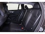 Volvo V60 B4 Plus Bright - Panorama/schuifdak - IntelliSafe Assist - 360º Camera - Harman/Kardon audio - Adaptieve LED koplampen - Verwarmde voorstoelen, stuur & achterbank - Parkeersensoren voor & achter - Elektr. bedienb. voorstoelen met geheugen - Draadloze tel. lader - Standkachel - Inklapbare trekhaak - 18' LMV