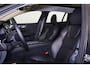 Volvo V60 B4 Plus Bright - Panorama/schuifdak - IntelliSafe Assist - 360º Camera - Harman/Kardon audio - Adaptieve LED koplampen - Verwarmde voorstoelen, stuur & achterbank - Parkeersensoren voor & achter - Elektr. bedienb. voorstoelen met geheugen - Draadloze tel. lader - Standkachel - Inklapbare trekhaak - 18' LMV