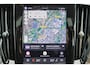 Volvo V60 B4 Plus Bright - Panorama/schuifdak - IntelliSafe Assist - 360º Camera - Harman/Kardon audio - Adaptieve LED koplampen - Verwarmde voorstoelen, stuur & achterbank - Parkeersensoren voor & achter - Elektr. bedienb. voorstoelen met geheugen - Draadloze tel. lader - Standkachel - Inklapbare trekhaak - 18' LMV