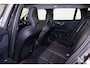 Volvo V60 B4 Plus Bright - Panorama/schuifdak - IntelliSafe Assist - 360º Camera - Harman/Kardon audio - Adaptieve LED koplampen - Verwarmde voorstoelen, stuur & achterbank - Parkeersensoren voor & achter - Elektr. bedienb. voorstoelen met geheugen - Draadloze tel. lader - Standkachel - Inklapbare trekhaak - 18' LMV