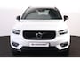 Volvo XC40 B4 (198pk) R-Design - IntelliSafe Assist & Surround - Harman/Kardon audio - Elektr. bedienb. voorstoelen - Extra getint glas - Parkeercamera achter - Verwarmde voorstoelen & stuur - Full LED koplampen met adapti