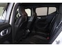 Volvo XC40 B4 (198pk) R-Design - IntelliSafe Assist & Surround - Harman/Kardon audio - Elektr. bedienb. voorstoelen - Extra getint glas - Parkeercamera achter - Verwarmde voorstoelen & stuur - Full LED koplampen met adapti