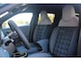 Fiat Grande Panda LA PRIMA 113PK 11 kW 44 kWh | DRAADLOZE APPLE CARPLAY/ANDROID AUTO | NAVIGATIE | ACHTERUITRIJCAMERA | PARKEERSENSOREN VOOR + ACHTER | DRAADLOZE TELEFOONLADER | LED KOPLAMPEN | CLIMATE CONTROL | 3-FASE | 17" LICHTMETALEN VELGEN | PRIVACY GLASS | ACHTERSPOILER |