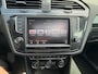 Volkswagen Tiguan 2.0 TSI 4Motion Highline | PAN. DAK | ELEKTR. TREKHAAK | STOELVERWARMING | NL-AUTO | DEALERONDERHOUDEN | ETC..