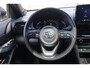 Toyota Yaris Cross 1.5 HYBRID STYLE PANORAMADAK HEAD-UP-DISPLAY EL-ACHTERKLEP STUUR/STOELVERWARMING LED-PAKKET 17"LM-VELGEN