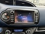 Toyota Yaris 1.5 HYBRID BI-TONE 5-DEURS CRUISE CLIMA NL-AUTO 16"LM-VELGEN CAMERA BLUETOOTH PRIVACY GLASS KEYLESS