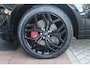 Land Rover Range Rover Evoque 1.5 P300e AWD 254PK R-DYNAMIC HSE | PANORAMISCH SCHUIF / KANTELDAK | ELEKTRISCH VERSTELBARE VOORSTOELEN / BESTUURDERSTOEL MET GEHEUGEN | LEDEREN BEKLEDING | VOORSTOELEN  VERWARMBAAR | 20" LICHTMETALEN VELGEN | KEYLESS ENTRY / START | DODEHOEK DETECTIE | EXTRA GETINTE ACHTERRUITEN | FULL LED KOPLAMPEN | LED ACHTERLICHTEN | ADAPTIVE CRUISE CONTROL | APPLE CARPLAY | ACHTERKLEP ELEKTRISCH BEDIENBAAR | MERIDIAN PREMIUM AUDIO SYSTEEM | RODE REMKLAUWEN |