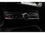 Volvo XC40 2.0 B4 Plus Dark