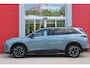 Peugeot 5008 1.2 Hybrid 145PK ALLURE 7p | 360° VISION & DRIVE ASSIST PACK: ANTI DIEFSTAL ALARM MET SUPERVEGRENDELING/VERWARMBAAR VOLLEDEREN STUURWIEL/VISEOPARK 360° HD CAMERA'S MET PARKEERHULP VOOR, BUITENSPIEGELS MET KANTELFUNCTIE BIJ HET ACHTERUITRIJDEN/ADAPTIVE CRUISE CONTROL MET STOP & GO FUNCTIE, REAR CROSS TRAFFIC ALERT, LANE CHANGE ASSIST, DODEHOEK DETECTIE, GROOTLICHT ASSISTENT | PANORAMIC NAVIGATION PACK: PEUGEOT PANORAMIC i-COCKPIT MET GEBOGEN EN ZWEVEND HD SCHERM/PEUGEOT 3D NAVIGATIE/SPRAAKHERKENNING/3-USB AANSLUITINGEN/DRAADLOZE TELEFOONLADER | SEAT PACK: AGR STOEL MET VERWARMBARE VOORSTOELEN | 7-PERSOONS | LED KOPLAMPEN | 19" LICHTMETALEN VELGEN | KEYLESS ENTRY/START | INTERIEUR VERLICHTING | GELAMINEERDE EN GELUIDDEMPENDE GETINTE VOORRUIT | DRAADLOZE APPLE CARPLAY/ANDROID AUTO |