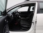 Kia Stonic 1.0 T-GDi MHEV DynamicLine | Apple Carplay / Android Auto | Parkeer sensoren | Navigatie | Camera | Cruise control | Climate control | DAB |