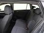 Volkswagen Golf Variant 1.5 eTSI Life Business | Trekhaak | Adaptieve cruise control | Stoel- en stuurwielverwarming | 3-zone airco | Navigatie | Sfeerverlichting | Lane assist |