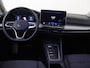 Volkswagen Golf Variant 1.5 eTSI Life Business | Trekhaak | Adaptieve cruise control | Stoel- en stuurwielverwarming | 3-zone airco | Navigatie | Sfeerverlichting | Lane assist |