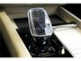 Volvo XC60 2.0 T8 AWD 335kW/456pk Aut8 Recharge Ultra Dark Excl. LUCHTVERING + BOWERS&WILKINS + PANORAMADAK + EL.TREKHAAK + DUBBEL GLAS + BLIS + HEAD-UP + PILOT ASSIST + V&A STOEL-&STUURVERWARMING + GOOGLE + STOELVENTILATIE&-MASSAGE + 360 CAMERA + 22" LM-VELGEN!!