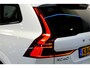 Volvo XC60 2.0 T8 AWD 335kW/456pk Aut8 Recharge Ultra Dark Excl. LUCHTVERING + BOWERS&WILKINS + PANORAMADAK + EL.TREKHAAK + DUBBEL GLAS + BLIS + HEAD-UP + PILOT ASSIST + V&A STOEL-&STUURVERWARMING + GOOGLE + STOELVENTILATIE&-MASSAGE + 360 CAMERA + 22" LM-VELGEN!!