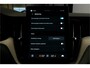Volvo XC60 2.0 T8 AWD 335kW/456pk Aut8 Recharge Ultra Dark Excl. LUCHTVERING + BOWERS&WILKINS + PANORAMADAK + EL.TREKHAAK + DUBBEL GLAS + BLIS + HEAD-UP + PILOT ASSIST + V&A STOEL-&STUURVERWARMING + GOOGLE + STOELVENTILATIE&-MASSAGE + 360 CAMERA + 22" LM-VELGEN!!