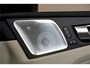 Volvo XC60 2.0 T8 AWD 335kW/456pk Aut8 Recharge Ultra Dark Excl. LUCHTVERING + BOWERS&WILKINS + PANORAMADAK + EL.TREKHAAK + DUBBEL GLAS + BLIS + HEAD-UP + PILOT ASSIST + V&A STOEL-&STUURVERWARMING + GOOGLE + STOELVENTILATIE&-MASSAGE + 360 CAMERA + 22" LM-VELGEN!!