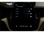 Volvo XC60 2.0 T8 AWD 335kW/456pk Aut8 Recharge Ultra Dark Excl. LUCHTVERING + BOWERS&WILKINS + PANORAMADAK + EL.TREKHAAK + DUBBEL GLAS + BLIS + HEAD-UP + PILOT ASSIST + V&A STOEL-&STUURVERWARMING + GOOGLE + STOELVENTILATIE&-MASSAGE + 360 CAMERA + 22" LM-VELGEN!!