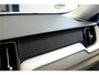 Volvo XC60 2.0 T8 AWD 335kW/456pk Aut8 Recharge Ultra Dark Excl. LUCHTVERING + BOWERS&WILKINS + PANORAMADAK + EL.TREKHAAK + DUBBEL GLAS + BLIS + HEAD-UP + PILOT ASSIST + V&A STOEL-&STUURVERWARMING + GOOGLE + STOELVENTILATIE&-MASSAGE + 360 CAMERA + 22" LM-VELGEN!!