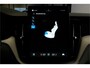 Volvo XC60 2.0 T8 AWD 335kW/456pk Aut8 Recharge Ultra Dark Excl. LUCHTVERING + BOWERS&WILKINS + PANORAMADAK + EL.TREKHAAK + DUBBEL GLAS + BLIS + HEAD-UP + PILOT ASSIST + V&A STOEL-&STUURVERWARMING + GOOGLE + STOELVENTILATIE&-MASSAGE + 360 CAMERA + 22" LM-VELGEN!!