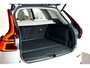 Volvo XC60 2.0 T8 AWD 335kW/456pk Aut8 Recharge Ultra Dark Excl. LUCHTVERING + BOWERS&WILKINS + PANORAMADAK + EL.TREKHAAK + DUBBEL GLAS + BLIS + HEAD-UP + PILOT ASSIST + V&A STOEL-&STUURVERWARMING + GOOGLE + STOELVENTILATIE&-MASSAGE + 360 CAMERA + 22" LM-VELGEN!!