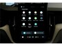 Volvo XC60 2.0 T8 AWD 335kW/456pk Aut8 Recharge Ultra Dark Excl. LUCHTVERING + BOWERS&WILKINS + PANORAMADAK + EL.TREKHAAK + DUBBEL GLAS + BLIS + HEAD-UP + PILOT ASSIST + V&A STOEL-&STUURVERWARMING + GOOGLE + STOELVENTILATIE&-MASSAGE + 360 CAMERA + 22" LM-VELGEN!!