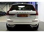 Volvo XC60 2.0 T8 AWD 335kW/456pk Aut8 Recharge Ultra Dark Excl. LUCHTVERING + BOWERS&WILKINS + PANORAMADAK + EL.TREKHAAK + DUBBEL GLAS + BLIS + HEAD-UP + PILOT ASSIST + V&A STOEL-&STUURVERWARMING + GOOGLE + STOELVENTILATIE&-MASSAGE + 360 CAMERA + 22" LM-VELGEN!!