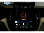 Volvo XC60 2.0 T8 AWD 335kW/456pk Aut8 Recharge Ultra Dark Excl. LUCHTVERING + BOWERS&WILKINS + PANORAMADAK + EL.TREKHAAK + DUBBEL GLAS + BLIS + HEAD-UP + PILOT ASSIST + V&A STOEL-&STUURVERWARMING + GOOGLE + STOELVENTILATIE&-MASSAGE + 360 CAMERA + 22" LM-VELGEN!!