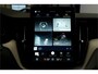 Volvo XC60 2.0 T8 AWD 335kW/456pk Aut8 Recharge Ultra Dark Excl. LUCHTVERING + BOWERS&WILKINS + PANORAMADAK + EL.TREKHAAK + DUBBEL GLAS + BLIS + HEAD-UP + PILOT ASSIST + V&A STOEL-&STUURVERWARMING + GOOGLE + STOELVENTILATIE&-MASSAGE + 360 CAMERA + 22" LM-VELGEN!!