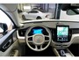 Volvo XC60 2.0 T8 AWD 335kW/456pk Aut8 Recharge Ultra Dark Excl. LUCHTVERING + BOWERS&WILKINS + PANORAMADAK + EL.TREKHAAK + DUBBEL GLAS + BLIS + HEAD-UP + PILOT ASSIST + V&A STOEL-&STUURVERWARMING + GOOGLE + STOELVENTILATIE&-MASSAGE + 360 CAMERA + 22" LM-VELGEN!!