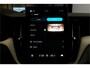 Volvo XC60 2.0 T8 AWD 335kW/456pk Aut8 Recharge Ultra Dark Excl. LUCHTVERING + BOWERS&WILKINS + PANORAMADAK + EL.TREKHAAK + DUBBEL GLAS + BLIS + HEAD-UP + PILOT ASSIST + V&A STOEL-&STUURVERWARMING + GOOGLE + STOELVENTILATIE&-MASSAGE + 360 CAMERA + 22" LM-VELGEN!!