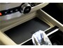 Volvo XC60 2.0 T8 AWD 335kW/456pk Aut8 Recharge Ultra Dark Excl. LUCHTVERING + BOWERS&WILKINS + PANORAMADAK + EL.TREKHAAK + DUBBEL GLAS + BLIS + HEAD-UP + PILOT ASSIST + V&A STOEL-&STUURVERWARMING + GOOGLE + STOELVENTILATIE&-MASSAGE + 360 CAMERA + 22" LM-VELGEN!!