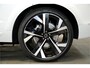 Volvo XC60 2.0 T8 AWD 335kW/456pk Aut8 Recharge Ultra Dark Excl. LUCHTVERING + BOWERS&WILKINS + PANORAMADAK + EL.TREKHAAK + DUBBEL GLAS + BLIS + HEAD-UP + PILOT ASSIST + V&A STOEL-&STUURVERWARMING + GOOGLE + STOELVENTILATIE&-MASSAGE + 360 CAMERA + 22" LM-VELGEN!!