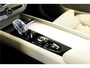 Volvo XC60 2.0 T8 AWD 335kW/456pk Aut8 Recharge Ultra Dark Excl. LUCHTVERING + BOWERS&WILKINS + PANORAMADAK + EL.TREKHAAK + DUBBEL GLAS + BLIS + HEAD-UP + PILOT ASSIST + V&A STOEL-&STUURVERWARMING + GOOGLE + STOELVENTILATIE&-MASSAGE + 360 CAMERA + 22" LM-VELGEN!!