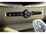 Volvo XC60 2.0 T8 AWD 335kW/456pk Aut8 Recharge Ultra Dark Excl. LUCHTVERING + BOWERS&WILKINS + PANORAMADAK + EL.TREKHAAK + DUBBEL GLAS + BLIS + HEAD-UP + PILOT ASSIST + V&A STOEL-&STUURVERWARMING + GOOGLE + STOELVENTILATIE&-MASSAGE + 360 CAMERA + 22" LM-VELGEN!!
