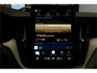 Volvo XC60 2.0 T8 AWD 335kW/456pk Aut8 Recharge Ultra Dark Excl. LUCHTVERING + BOWERS&WILKINS + PANORAMADAK + EL.TREKHAAK + DUBBEL GLAS + BLIS + HEAD-UP + PILOT ASSIST + V&A STOEL-&STUURVERWARMING + GOOGLE + STOELVENTILATIE&-MASSAGE + 360 CAMERA + 22" LM-VELGEN!!